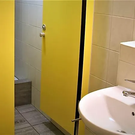 Backpackers Glocke Hostel *