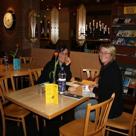 Backpackers Glocke Hostel *