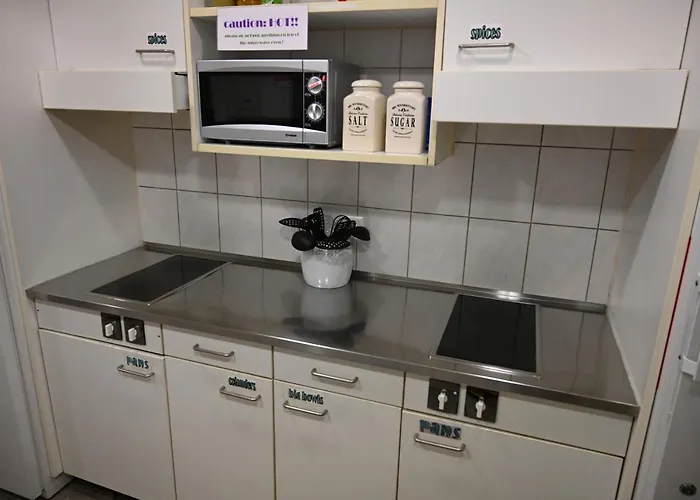 Backpackers Glocke Hostel *